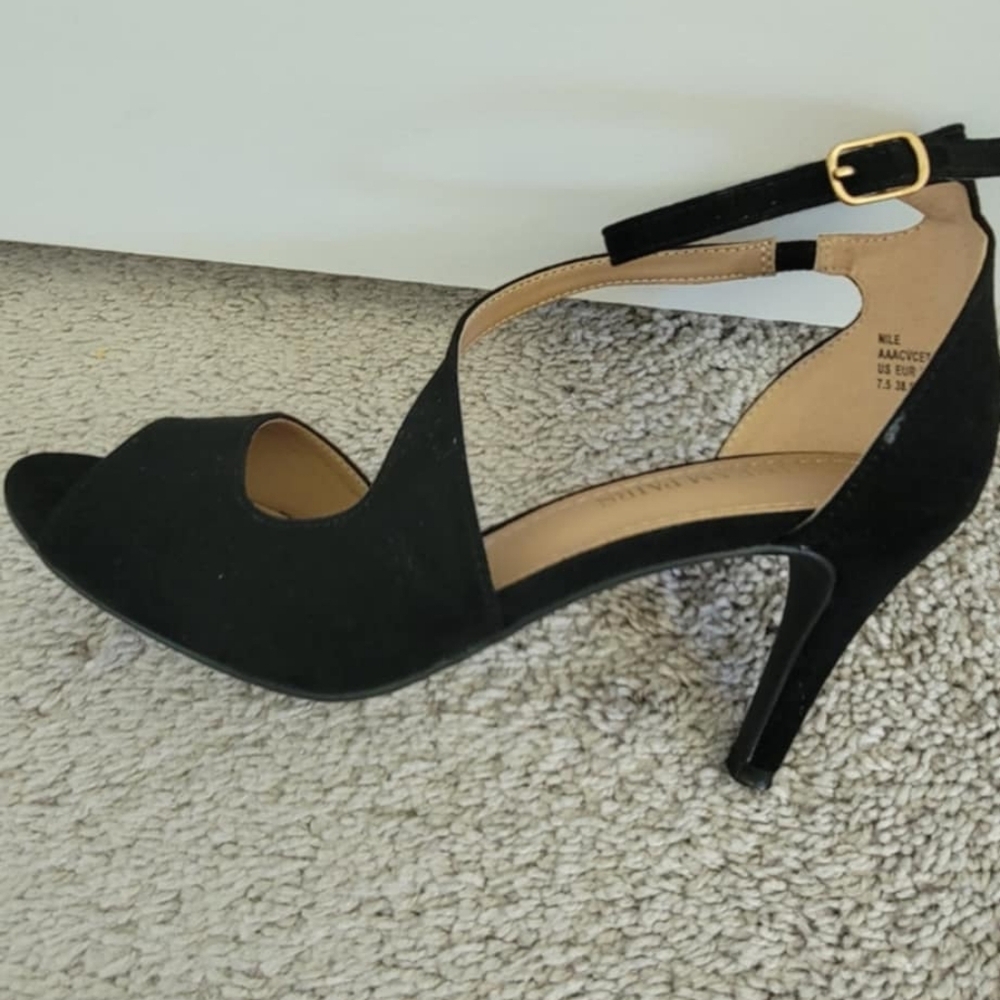 Dream Pairs Black Strappy Heels Size 7.5 | Elegant Ankle Strap Sandals | Classic - Picture 2 of 6